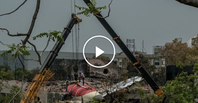 Air India C.E.O.’s Comments on Crash Draw Backlash Online