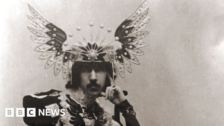 Embarrassing ancestor goes from a 'bit of a giggle' to an icon