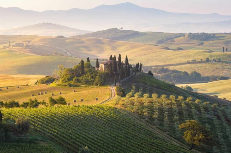 This Vintage Train Now Connects Rome to Tuscany’s Most Iconic Countryside for Just $34